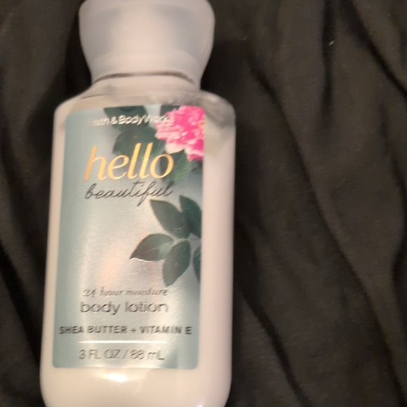 Random Beauty Bundle - Picture 7 of 12